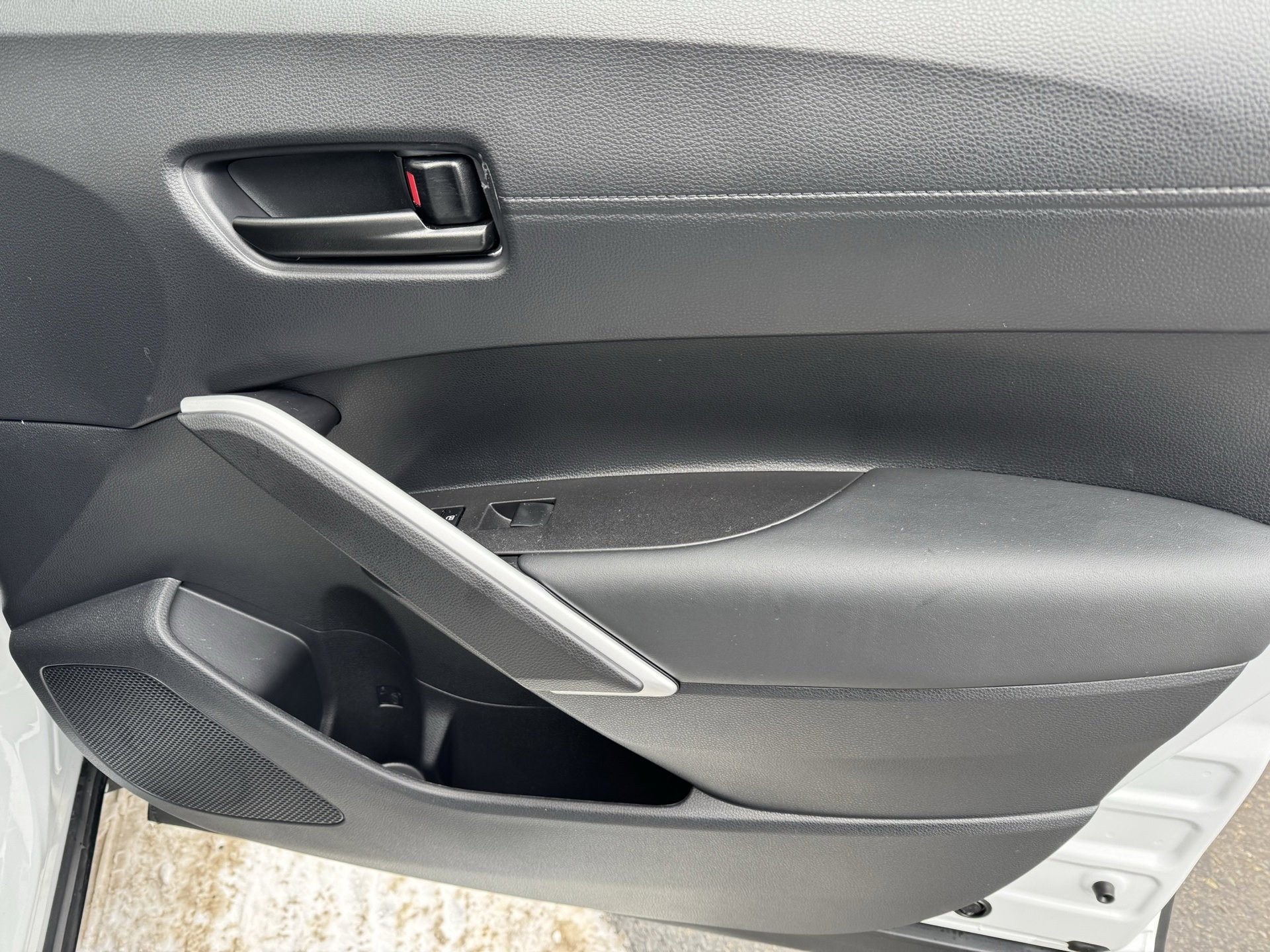 Used 2026 Toyota Corolla Cross LE image 10