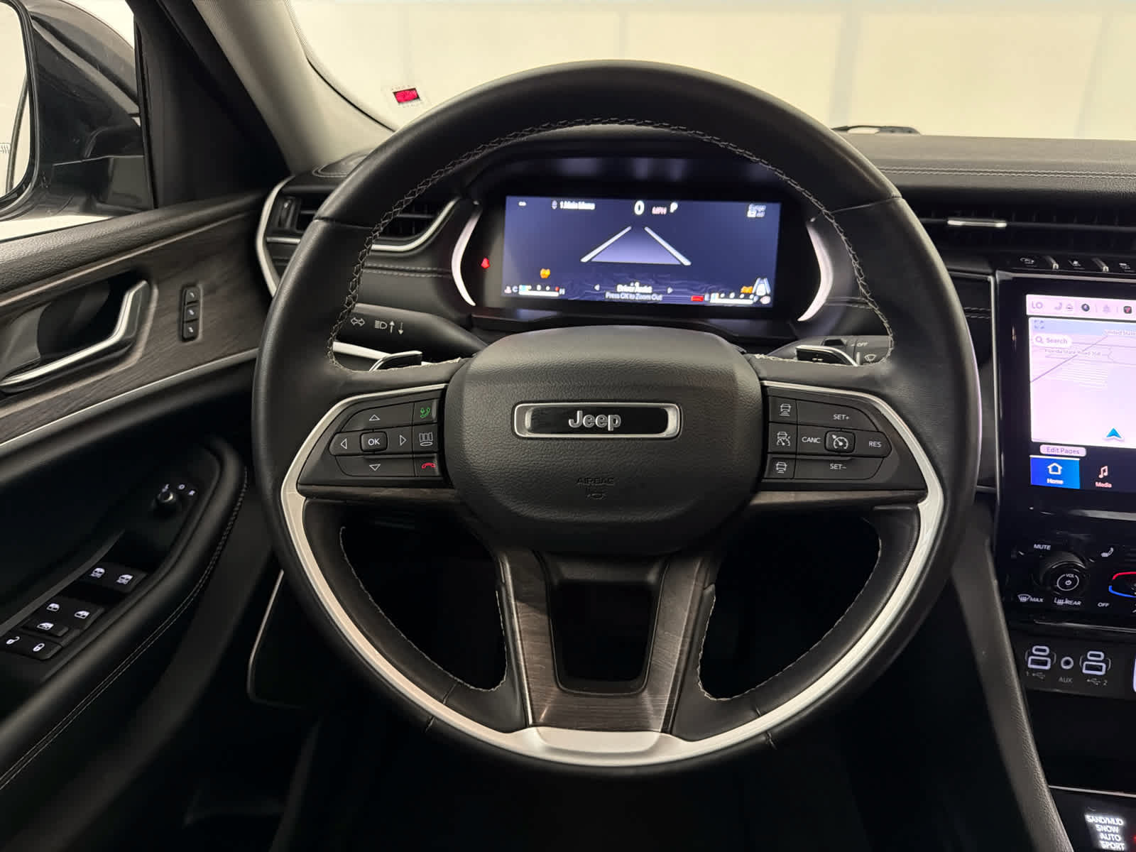 Used 2022 Jeep Grand Cherokee Limited AWD/4WD image 17