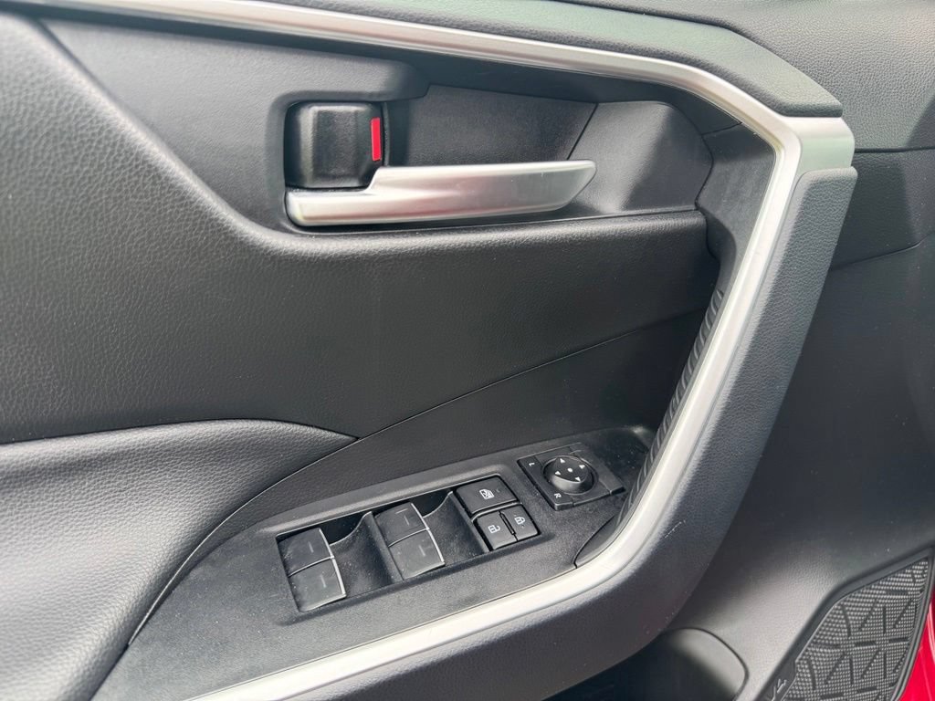 Used 2025 Toyota RAV4 XLE AWD/4WD image 26