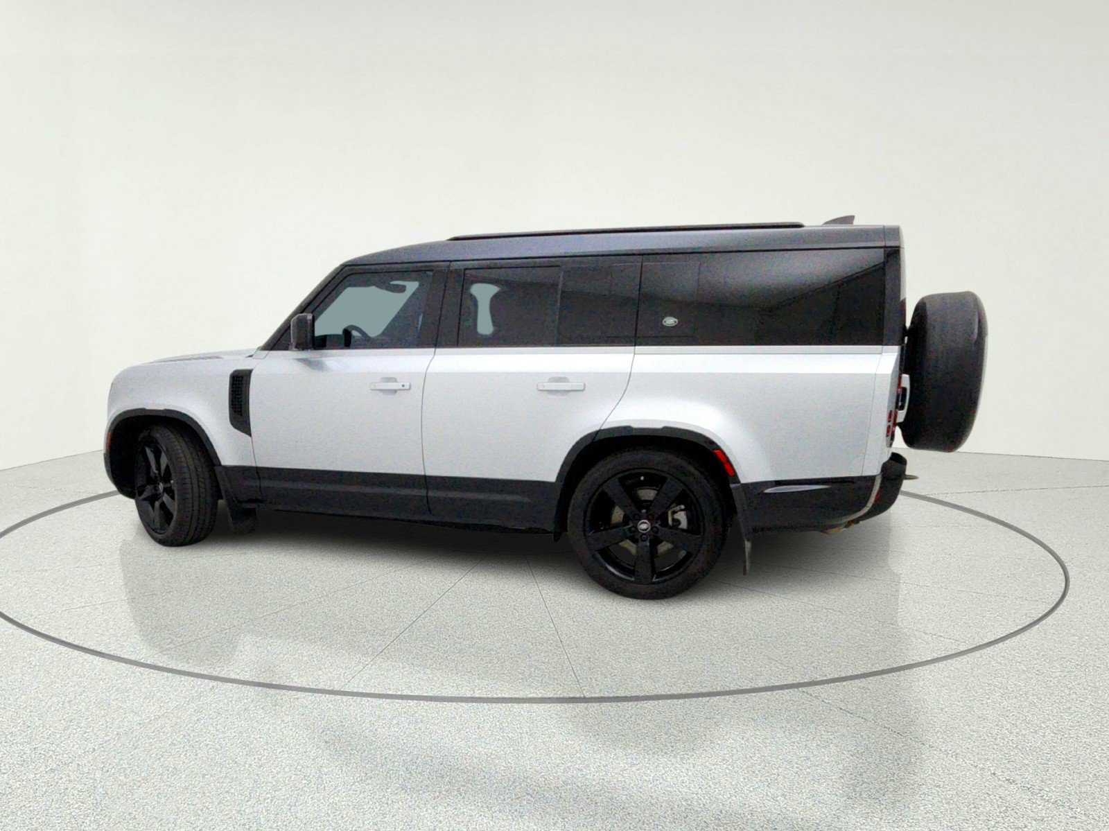 Used 2023 Land Rover Defender 130 X-Dynamic SE AWD/4WD image 13