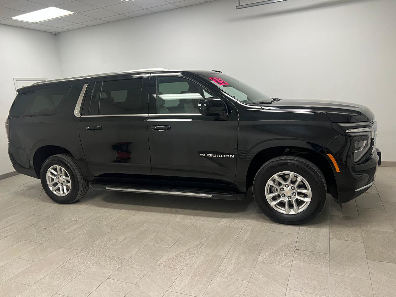 Used 2025 Chevrolet Suburban LT AWD/4WD image 14