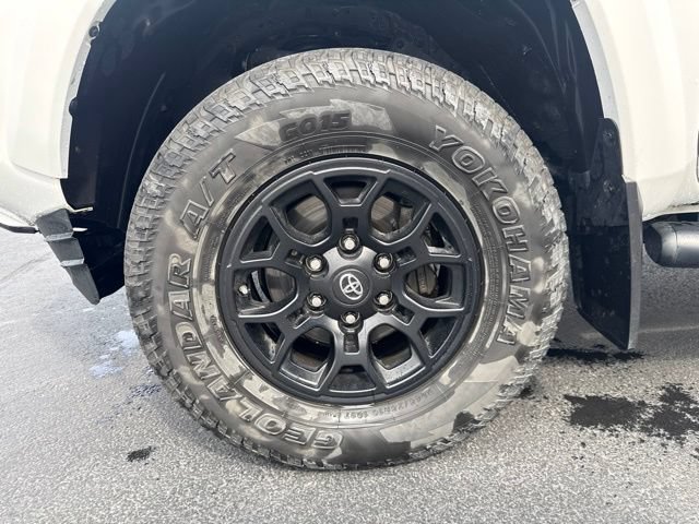 Certified 2020 Toyota Tacoma SR5 AWD/4WD image 13