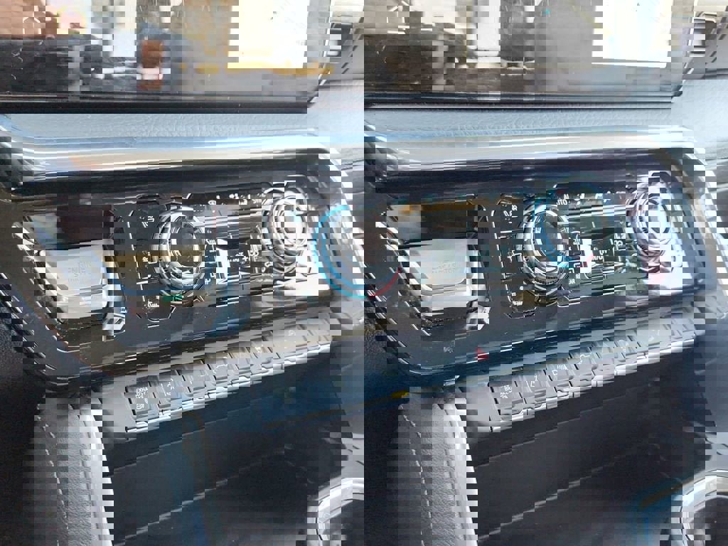 Used 2025 GMC Sierra 2500 Denali w/ Denali Reserve Package image 28