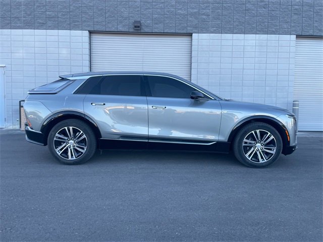 Used 2024 Cadillac Lyriq Luxury image 2