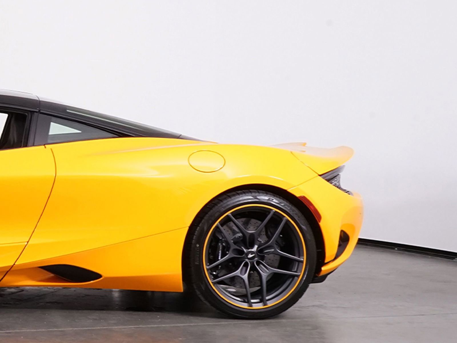 Used 2025 McLaren 750S image 13