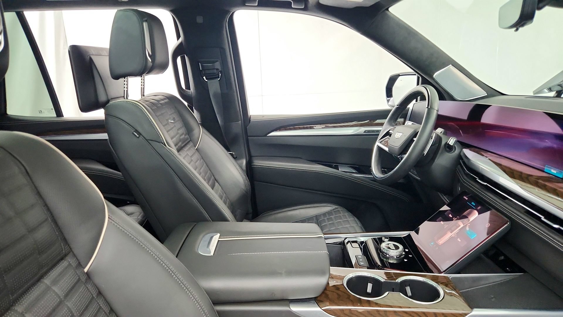 Certified 2025 Cadillac Escalade Sport Platinum w/ LPO, Floor Liner Package AWD/4WD image 30