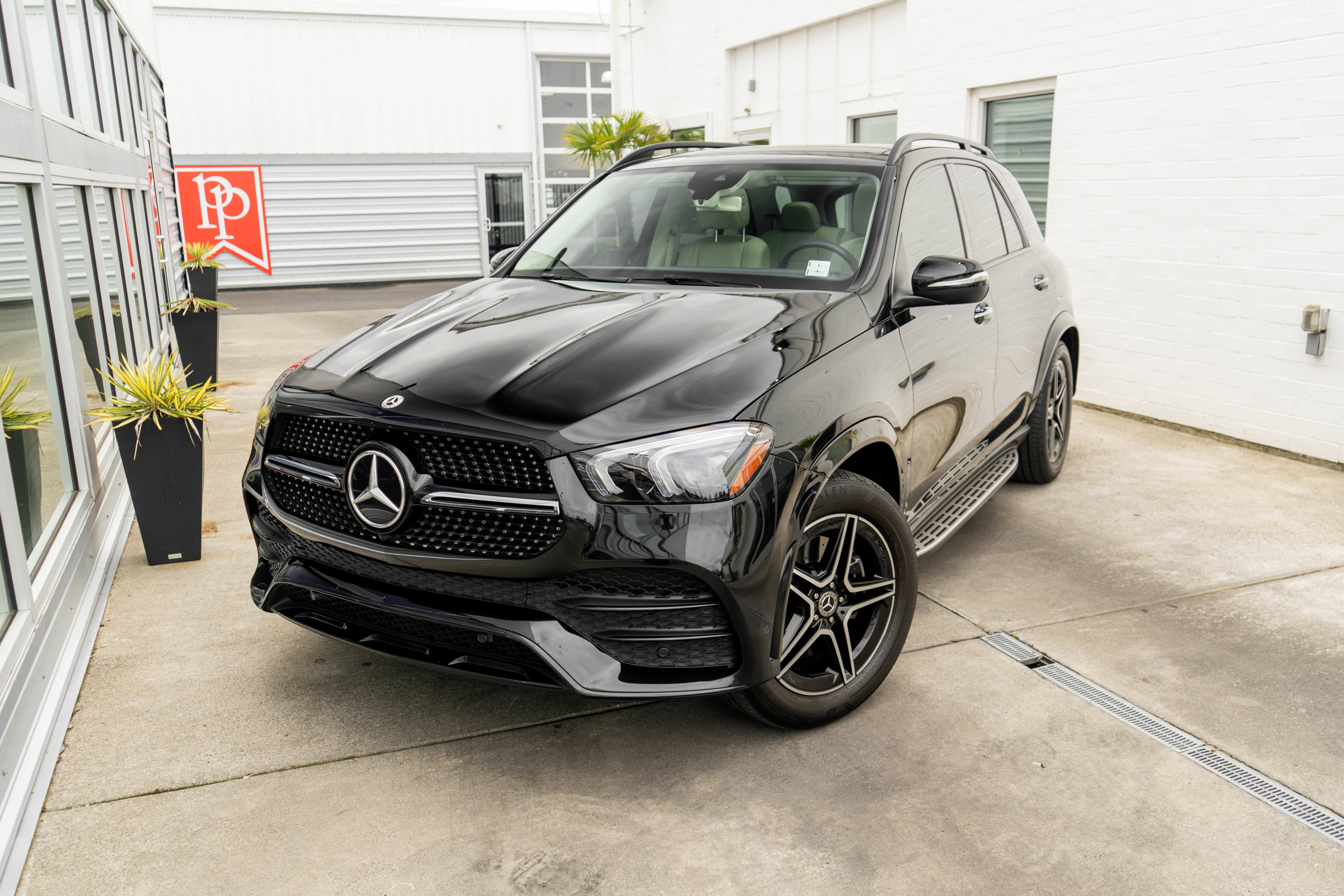 Used 2020 Mercedes-Benz GLE 350 4MATIC image 3