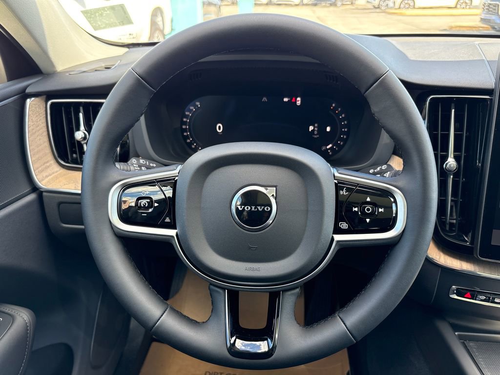 New 2026 Volvo XC60 B5 Plus image 8