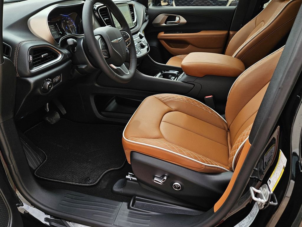 New 2026 Chrysler Pacifica Pinnacle FWD image 18