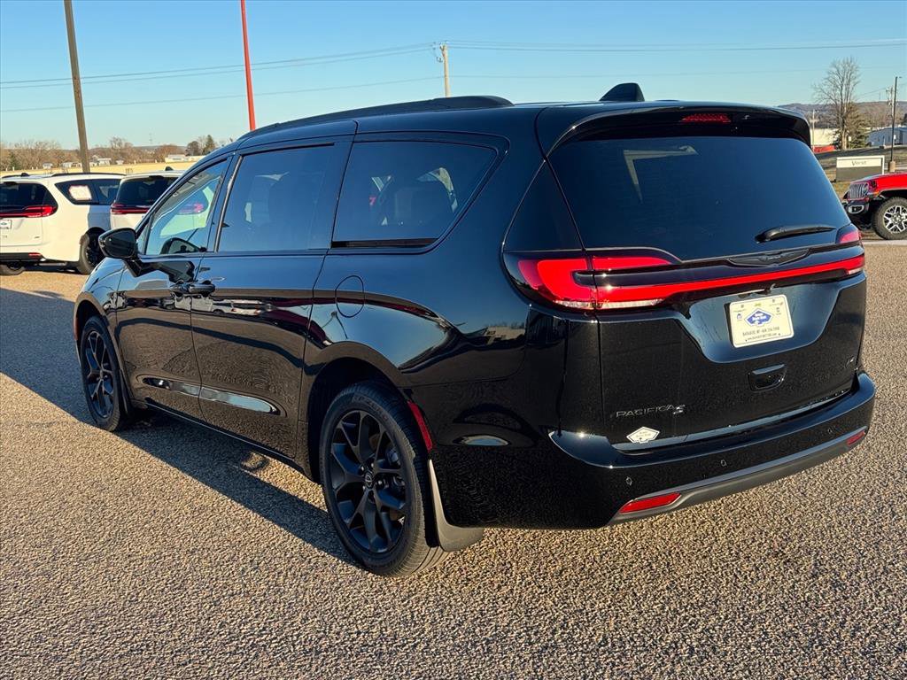 New 2026 Chrysler Pacifica Select w/ S Appearance Package AWD/4WD image 4