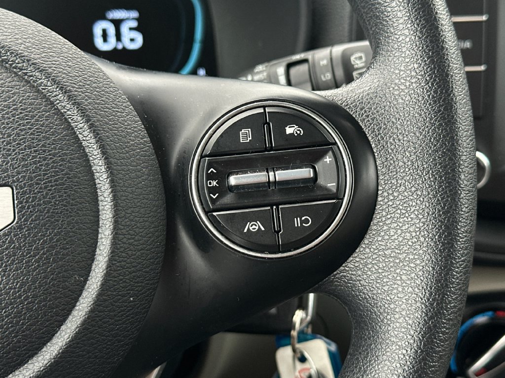 Used 2025 Kia Soul LX w/ LX Technology Package FWD image 23