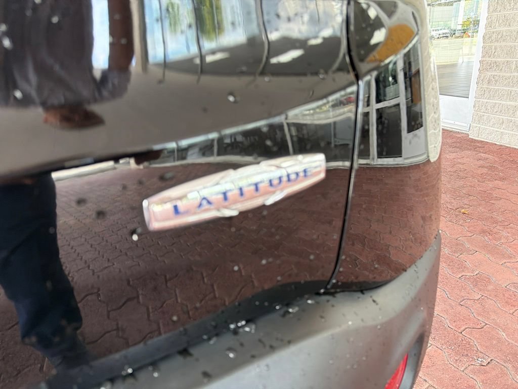 Used 2019 Jeep Renegade Latitude w/ Cold Weather Group AWD/4WD image 13