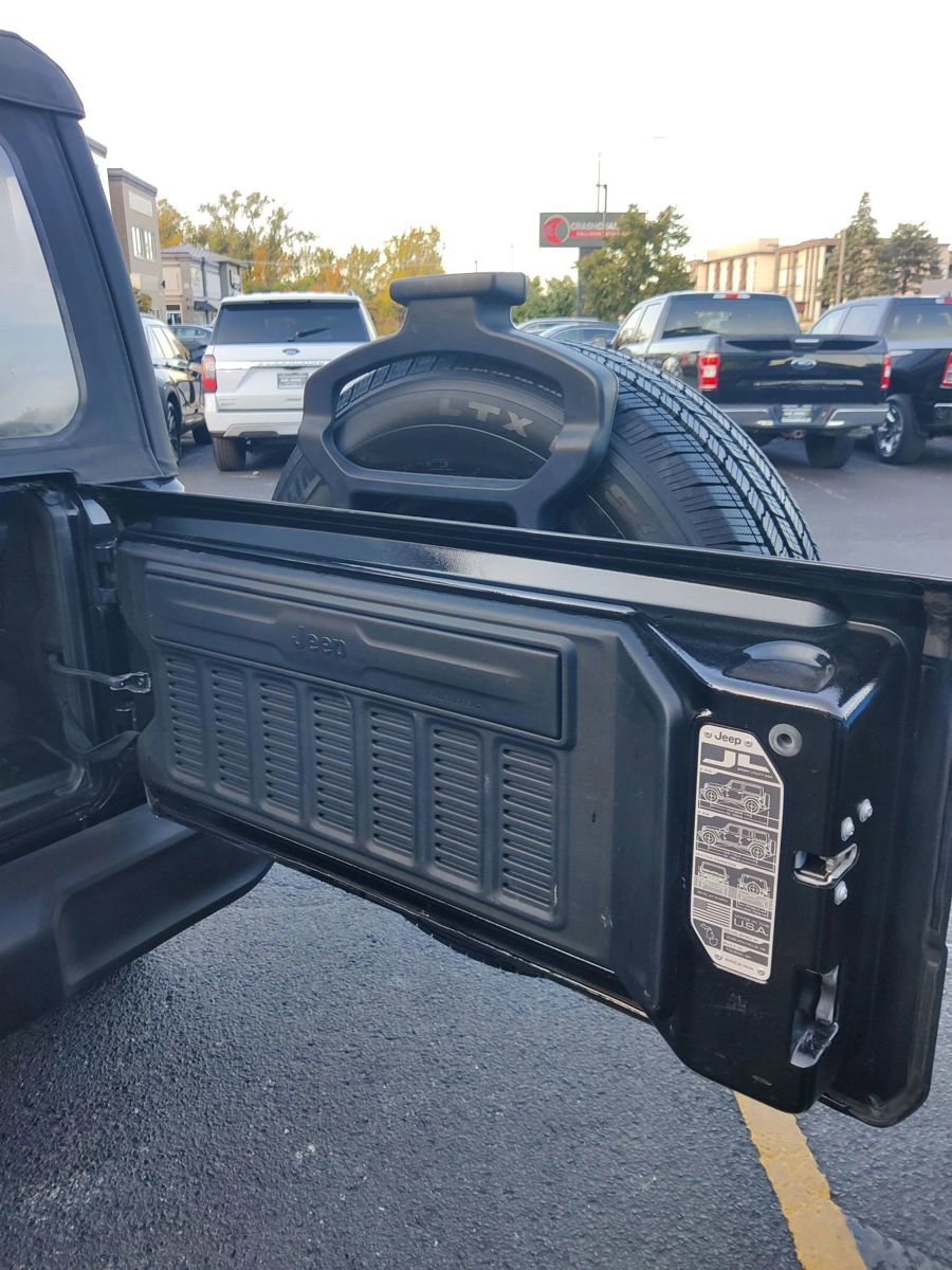 Used 2018 Jeep Wrangler Unlimited Sport image 10