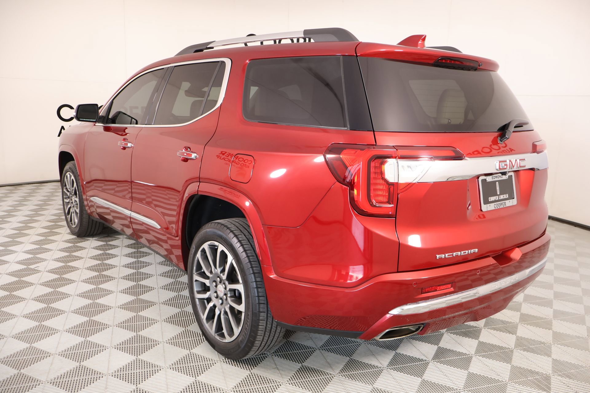 Used 2022 GMC Acadia Denali w/ Trailering Package FWD image 25