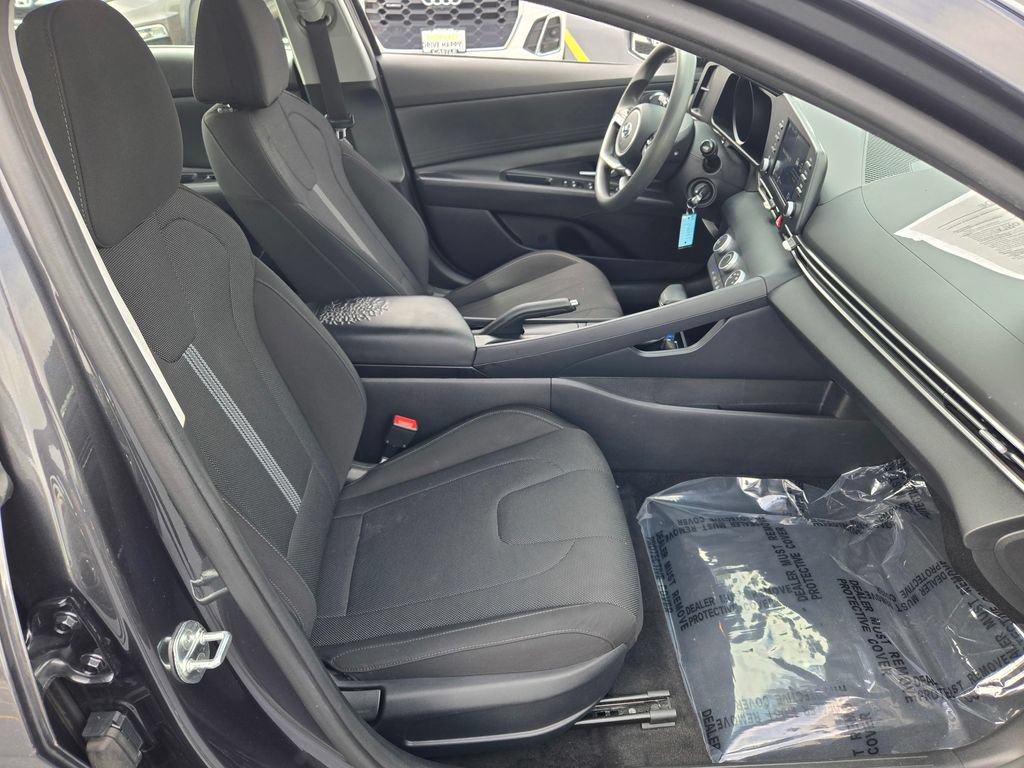 Used 2023 Hyundai Elantra SE w/ Cargo Package FWD image 10