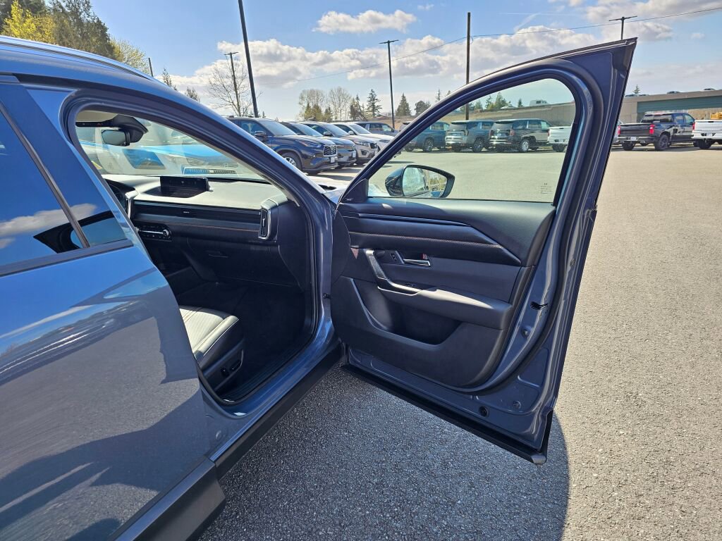 Certified 2025 MAZDA CX-50 2.5 Hybrid w/ Premium Plus Pkg image 29