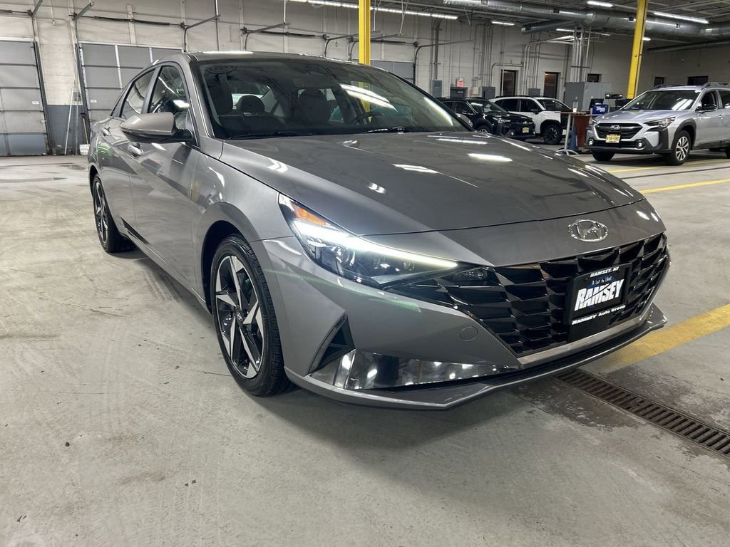 Used 2021 Hyundai Elantra Limited image 2