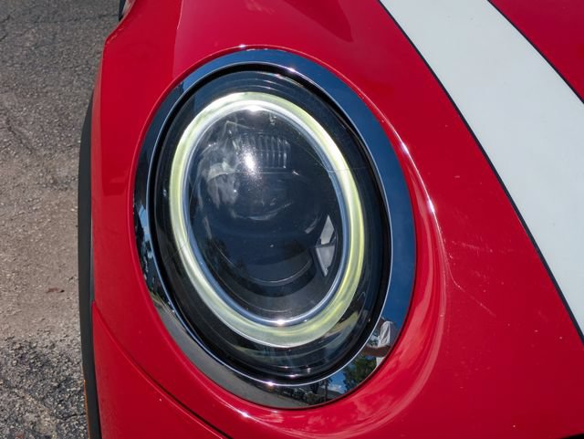 Used 2022 MINI Cooper 4-Door Hardtop w/ Storage Package FWD image 7
