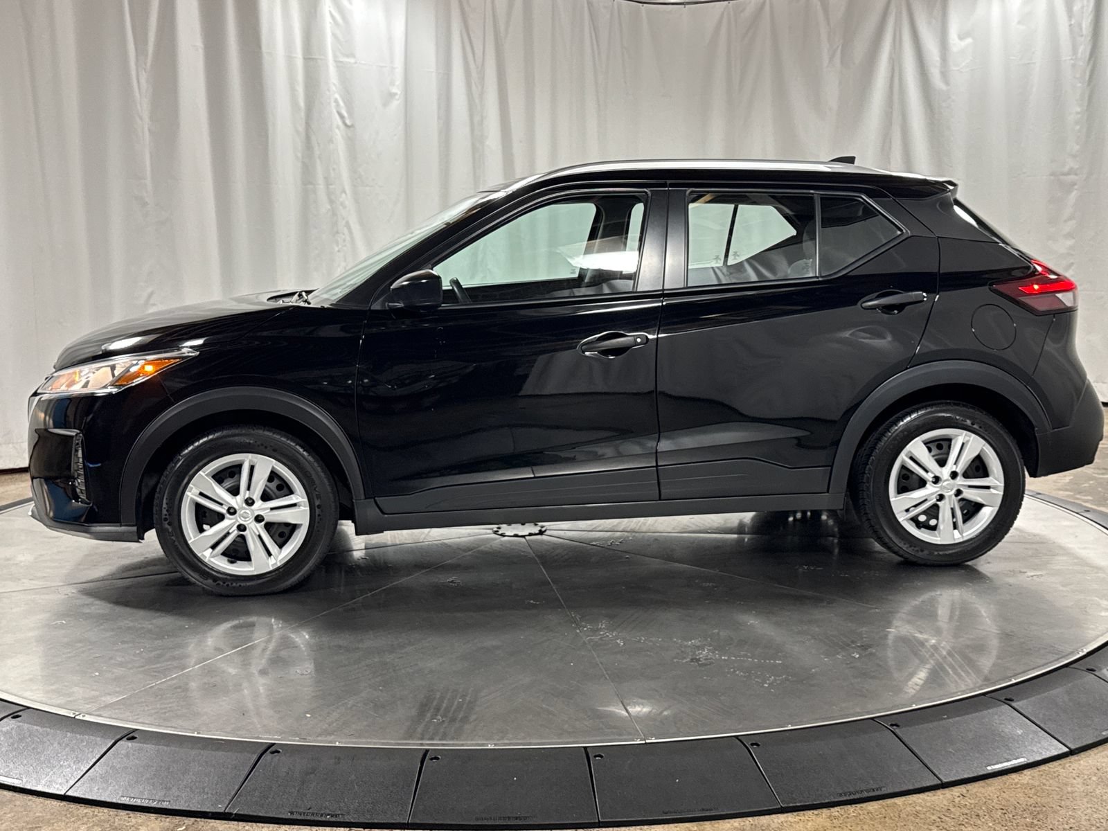Used 2021 Nissan Kicks S FWD image 8