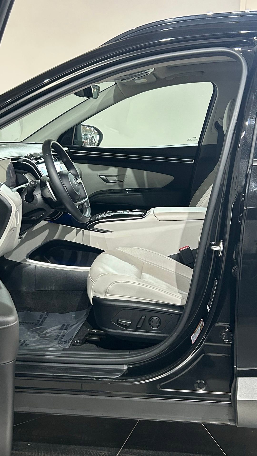 Used 2023 Hyundai Tucson Limited image 40