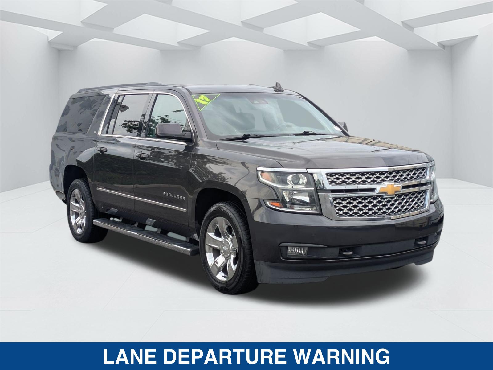Used 2017 Chevrolet Suburban LT w/ LT Signature Package RWD image 3