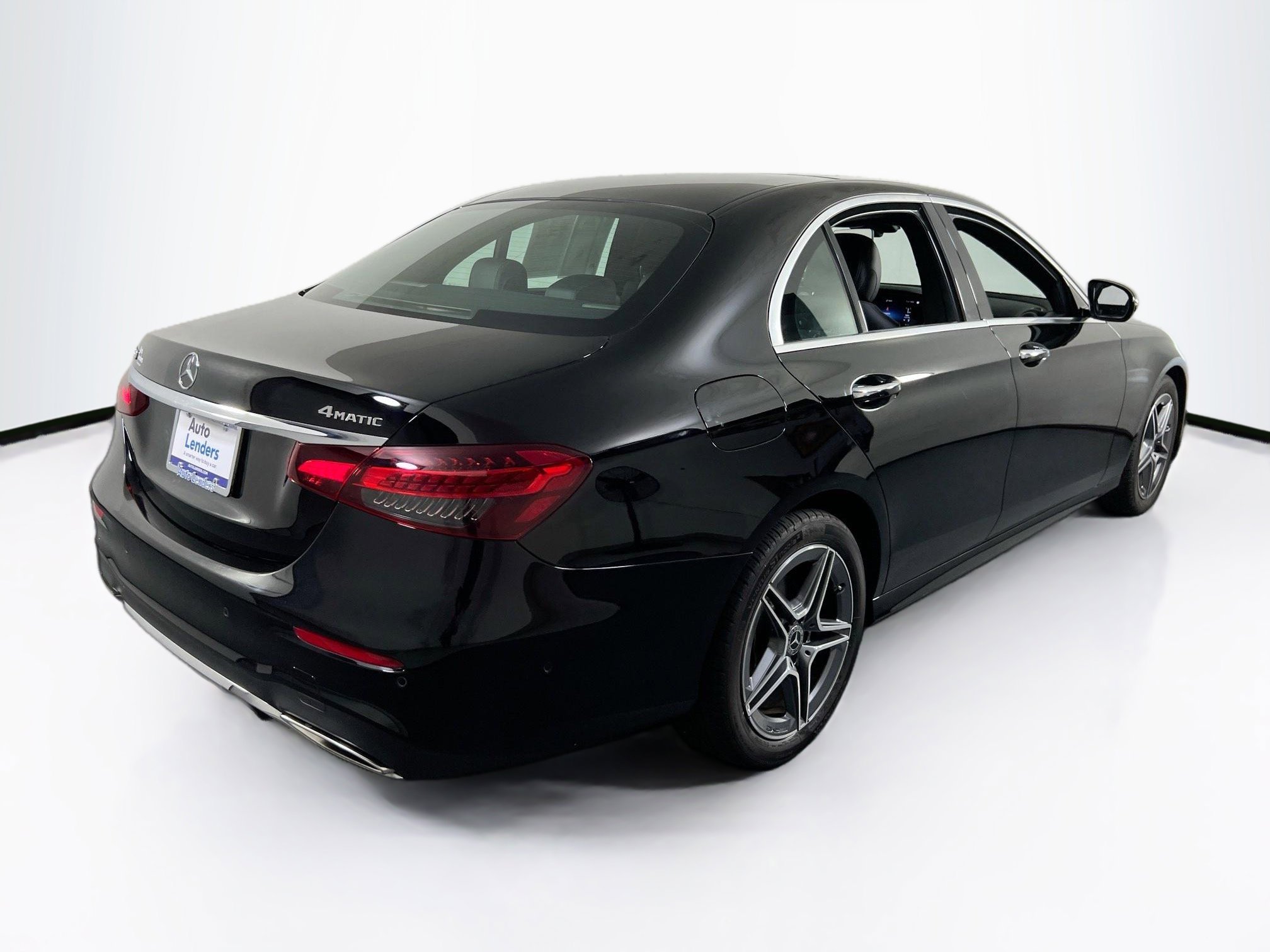 Used 2023 Mercedes-Benz E 350 4MATIC image 5