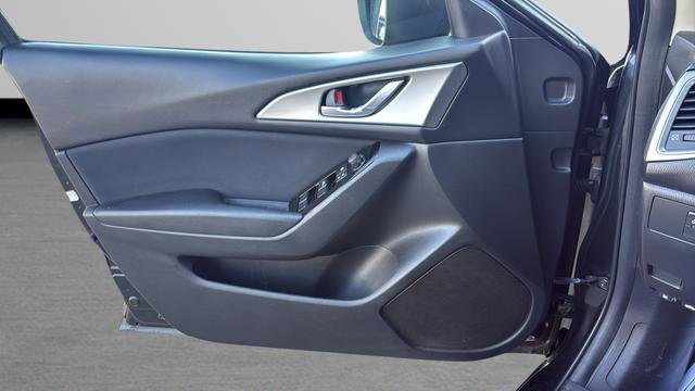 Used 2018 MAZDA MAZDA3 Sport FWD image 10
