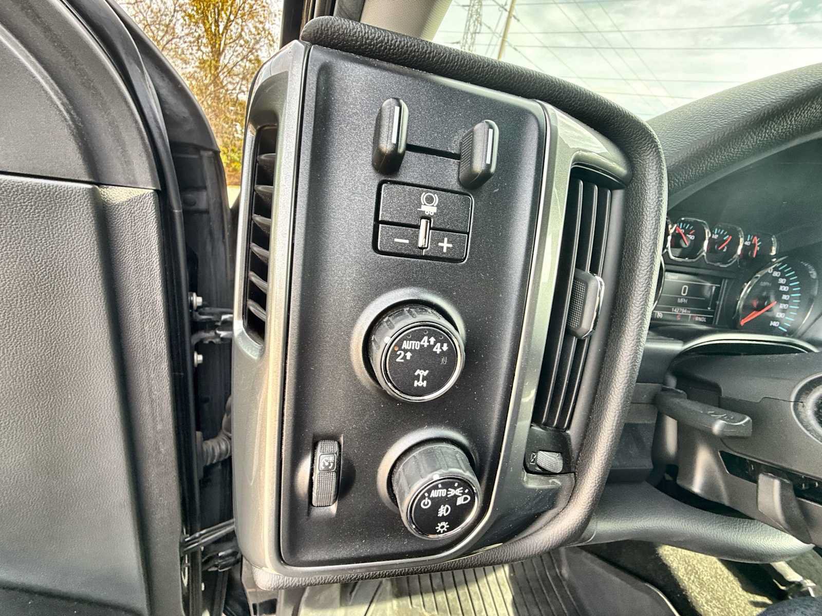 Certified 2019 Chevrolet Silverado 1500 LT w/ All Star Edition AWD/4WD image 17