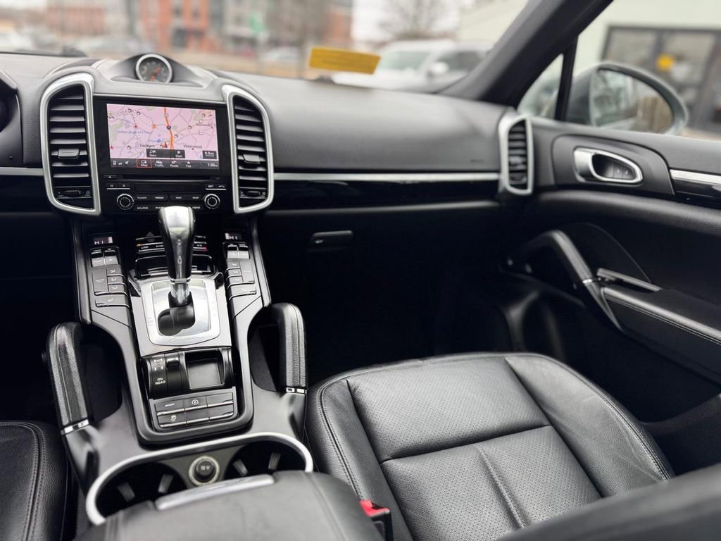 Used 2017 Porsche Cayenne image 22