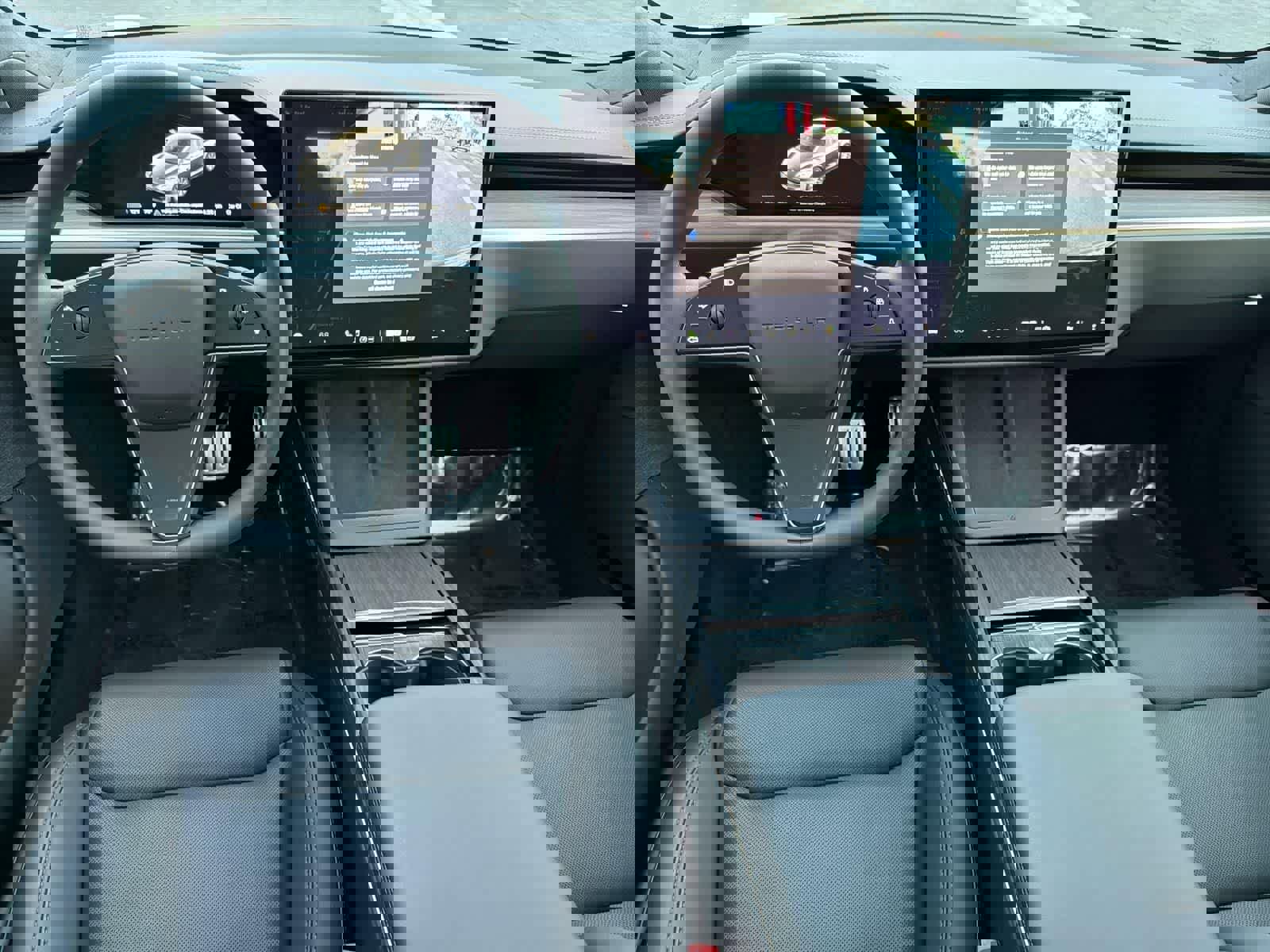 Used 2025 Tesla Model S image 11