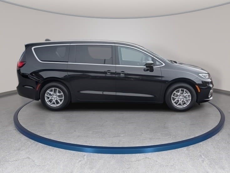 New 2026 Chrysler Pacifica Select FWD image 4