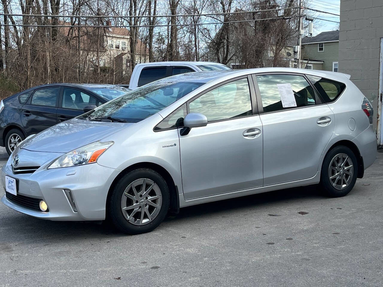 Used 2012 Toyota Prius V Five FWD image 3