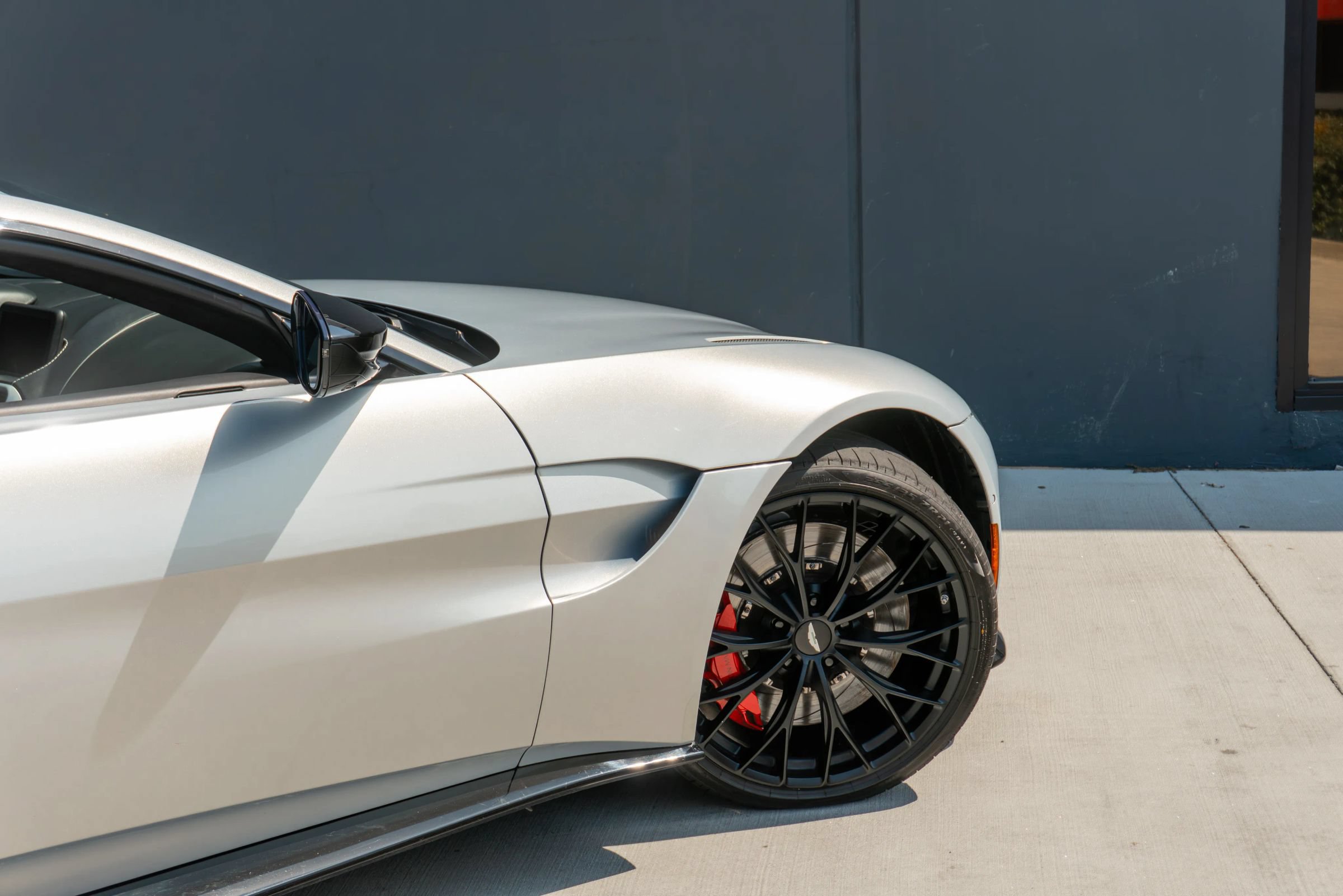 Used 2022 Aston Martin V8 Vantage Roadster RWD image 45