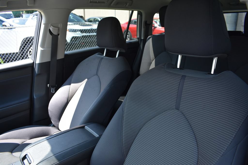 Used 2025 Toyota Highlander LE FWD image 10