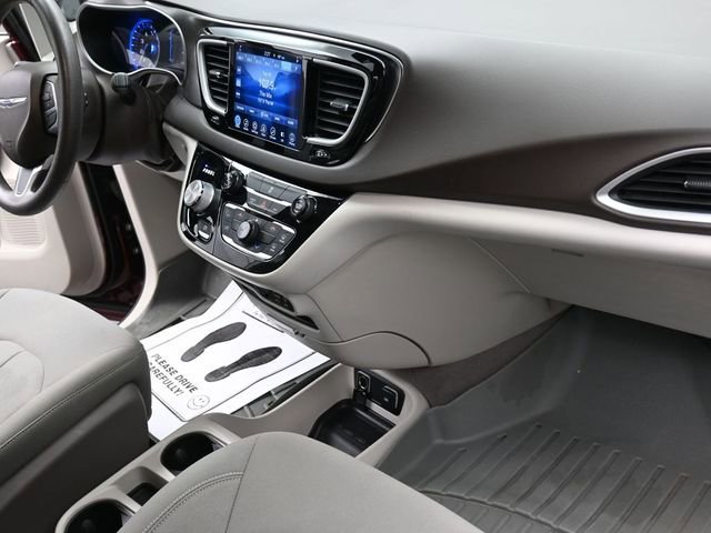 Used 2017 Chrysler Pacifica Touring w/ Tire & Wheel Group image 28