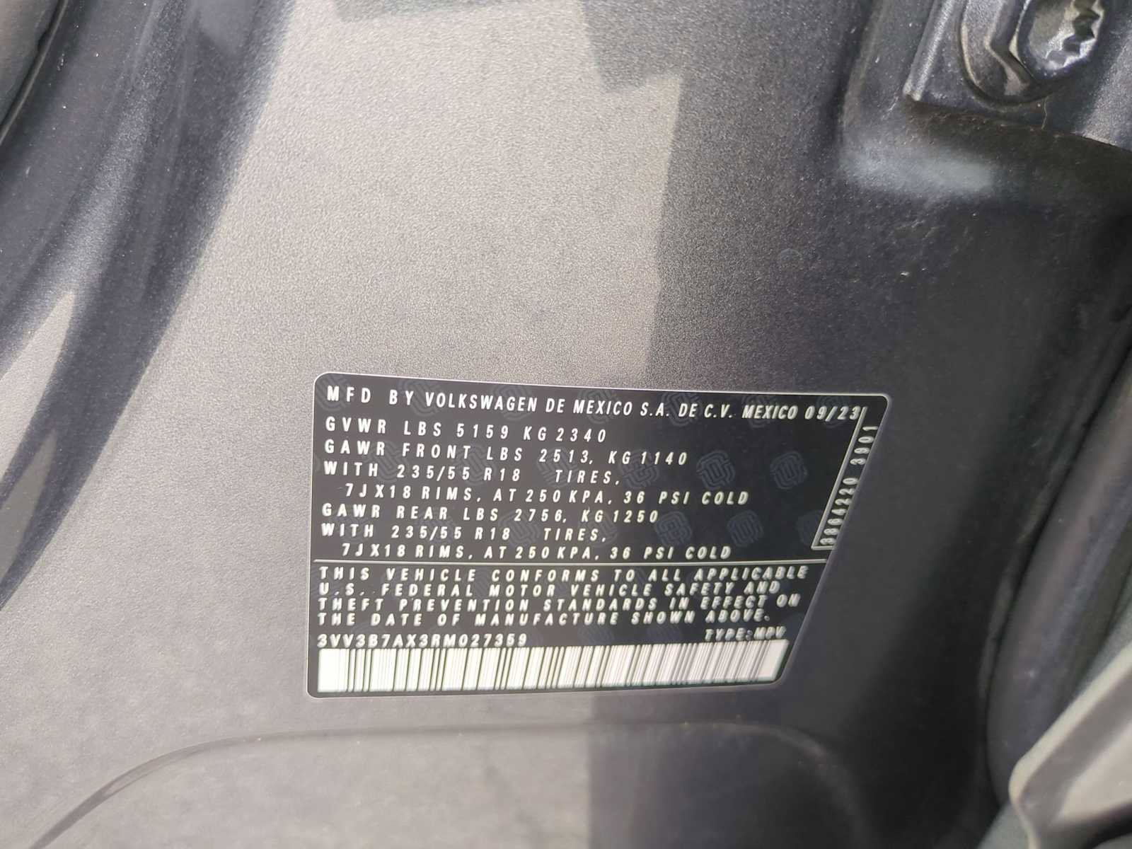 Used 2024 Volkswagen Tiguan SE image 33