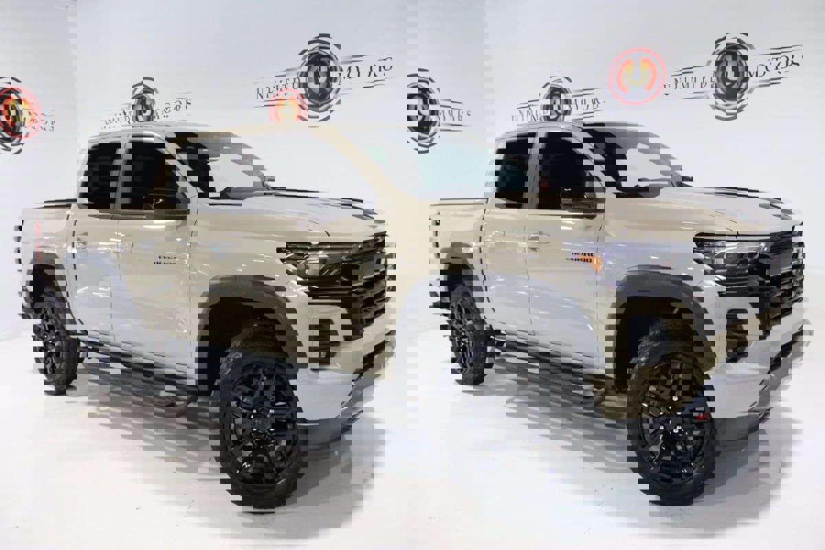 Used 2024 Chevrolet Colorado Z71 w/ Z71 Convenience Package 2 image 74