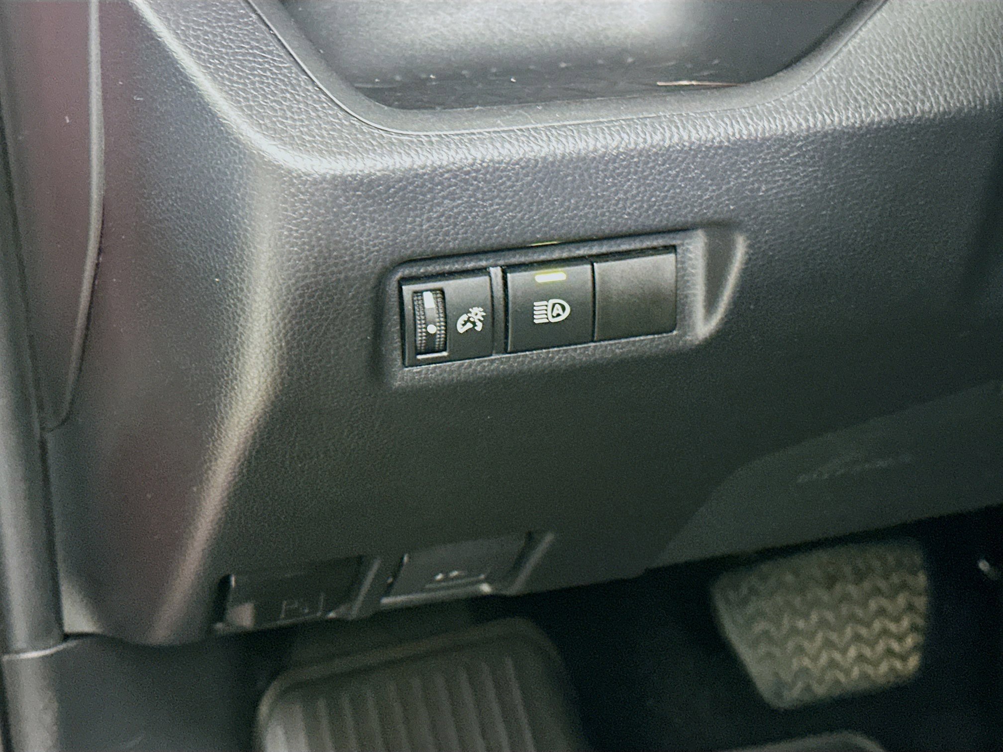 Used 2022 Toyota RAV4 LE image 16