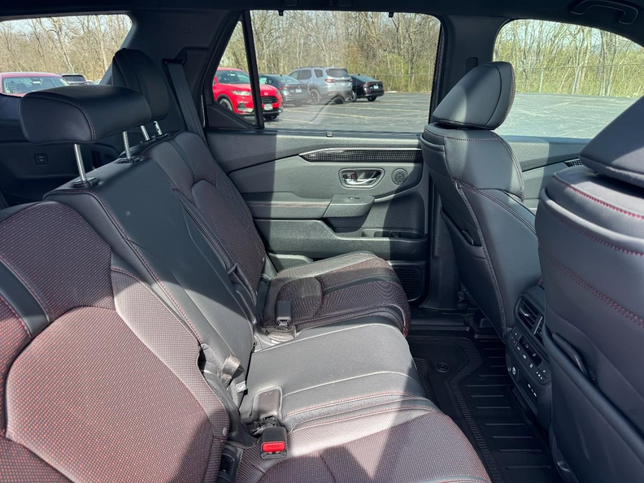 Certified 2025 Honda Pilot Black Edition image 10