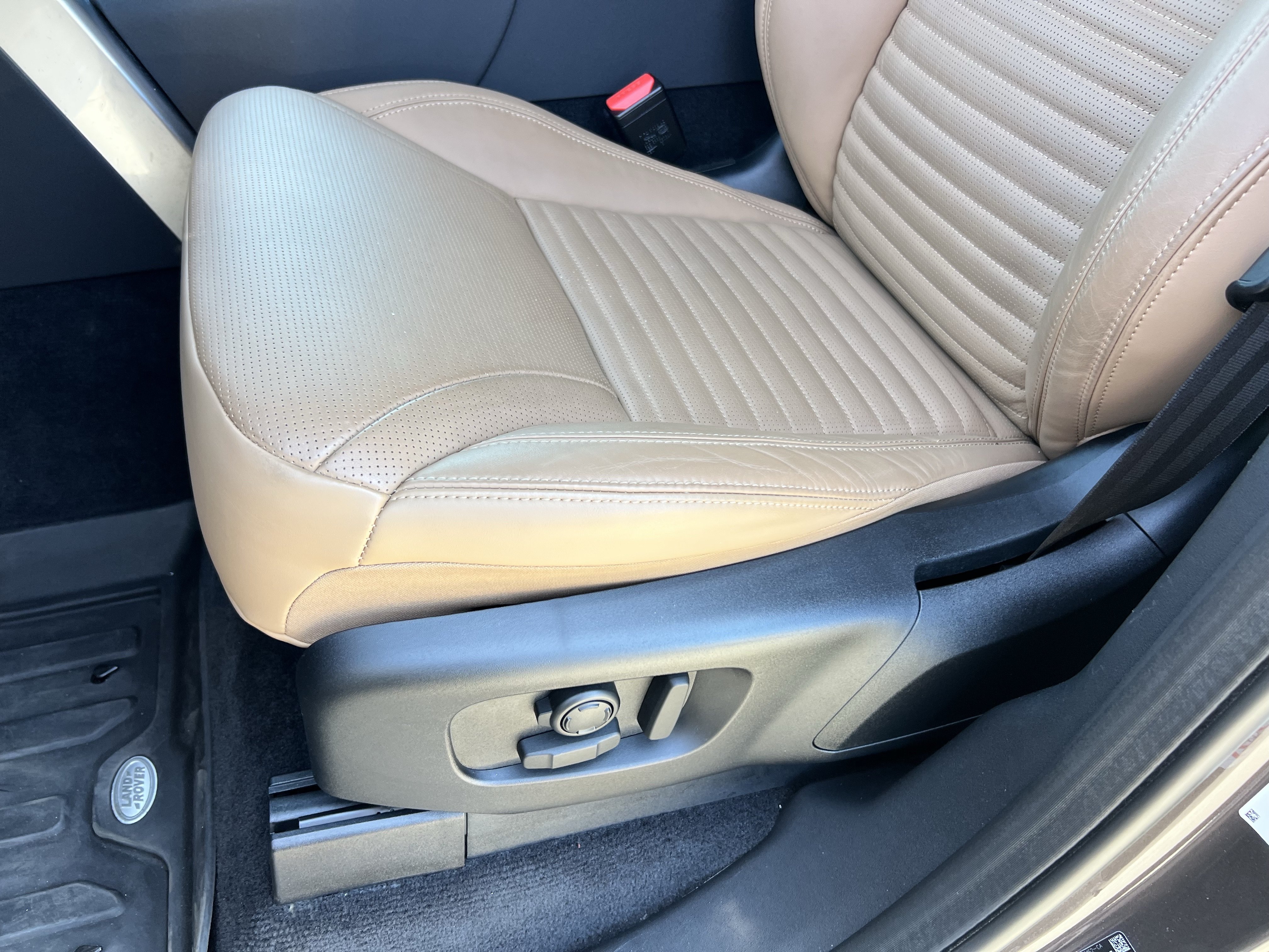 Certified 2023 Land Rover Discovery Metropolitan Edition AWD/4WD image 20