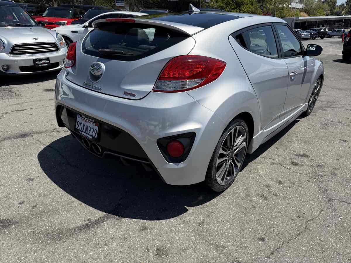Used 2016 Hyundai Veloster Turbo FWD image 3