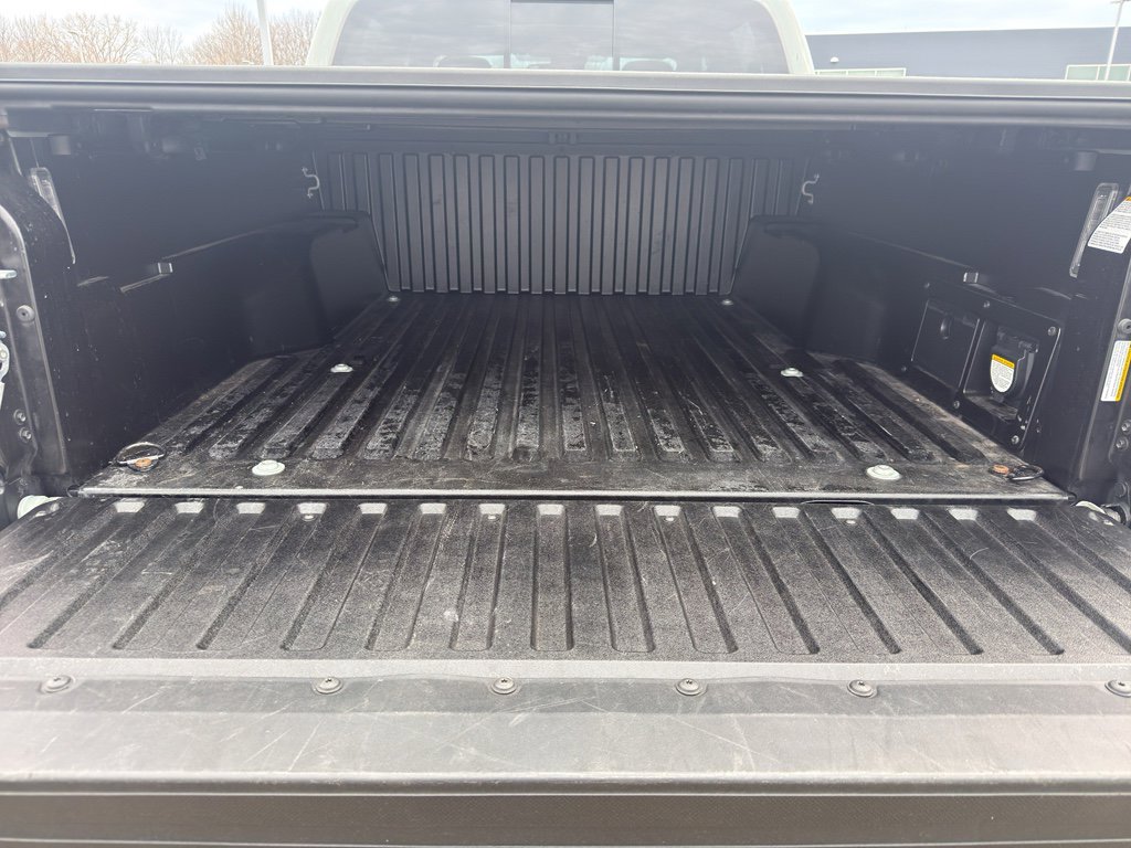 Used 2022 Toyota Tacoma TRD Off-Road w/ TRD Premium Off Road Package image 8