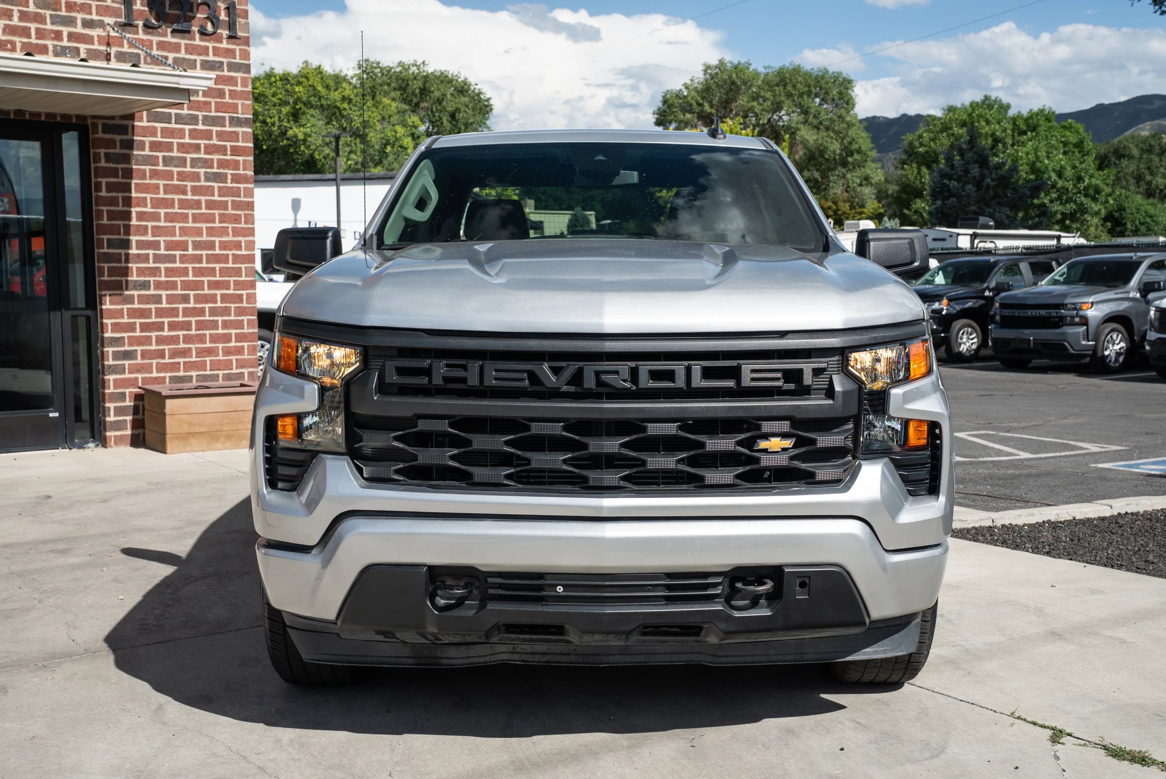 Used 2022 Chevrolet Silverado 1500 Custom RWD image 2
