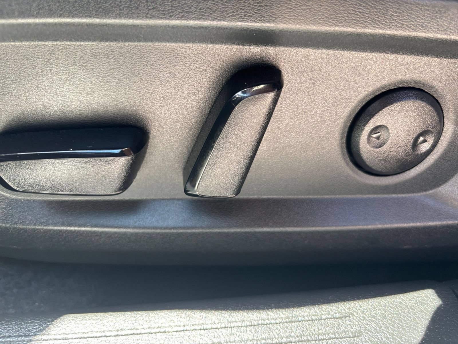 Used 2025 Nissan Rogue SV FWD image 22