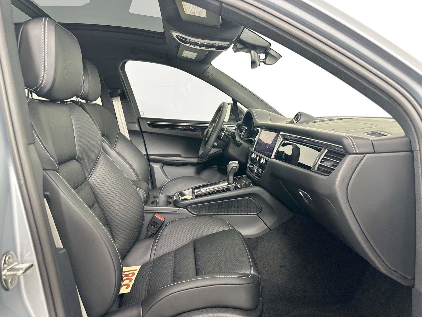 Used 2026 Porsche Macan Turbo AWD/4WD image 28