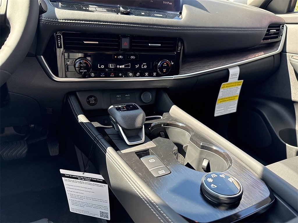 New 2026 Nissan Rogue Platinum image 10