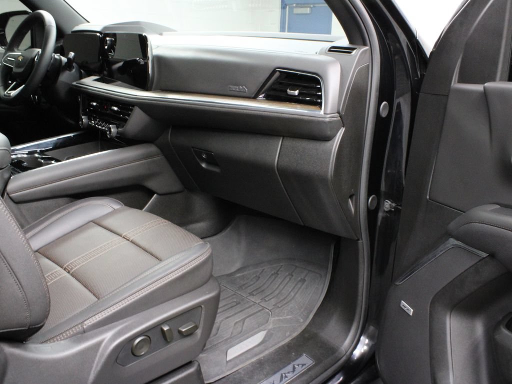 Used 2025 Chevrolet Tahoe High Country AWD/4WD image 44