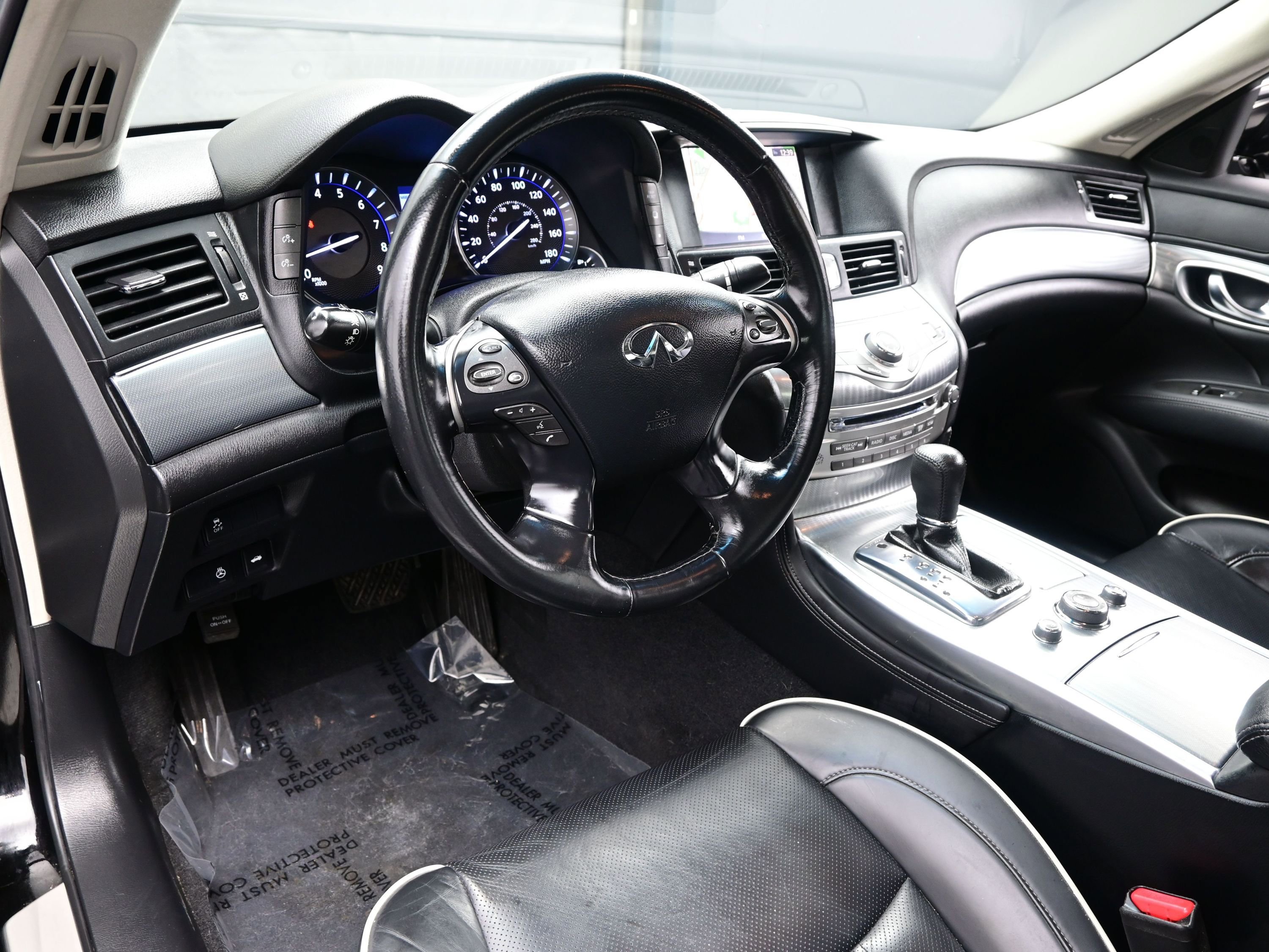 Used 2018 INFINITI Q70 Luxe image 14