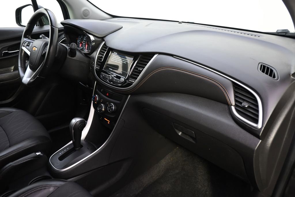 Used 2019 Chevrolet Trax LT w/ LT Convenience Package image 14