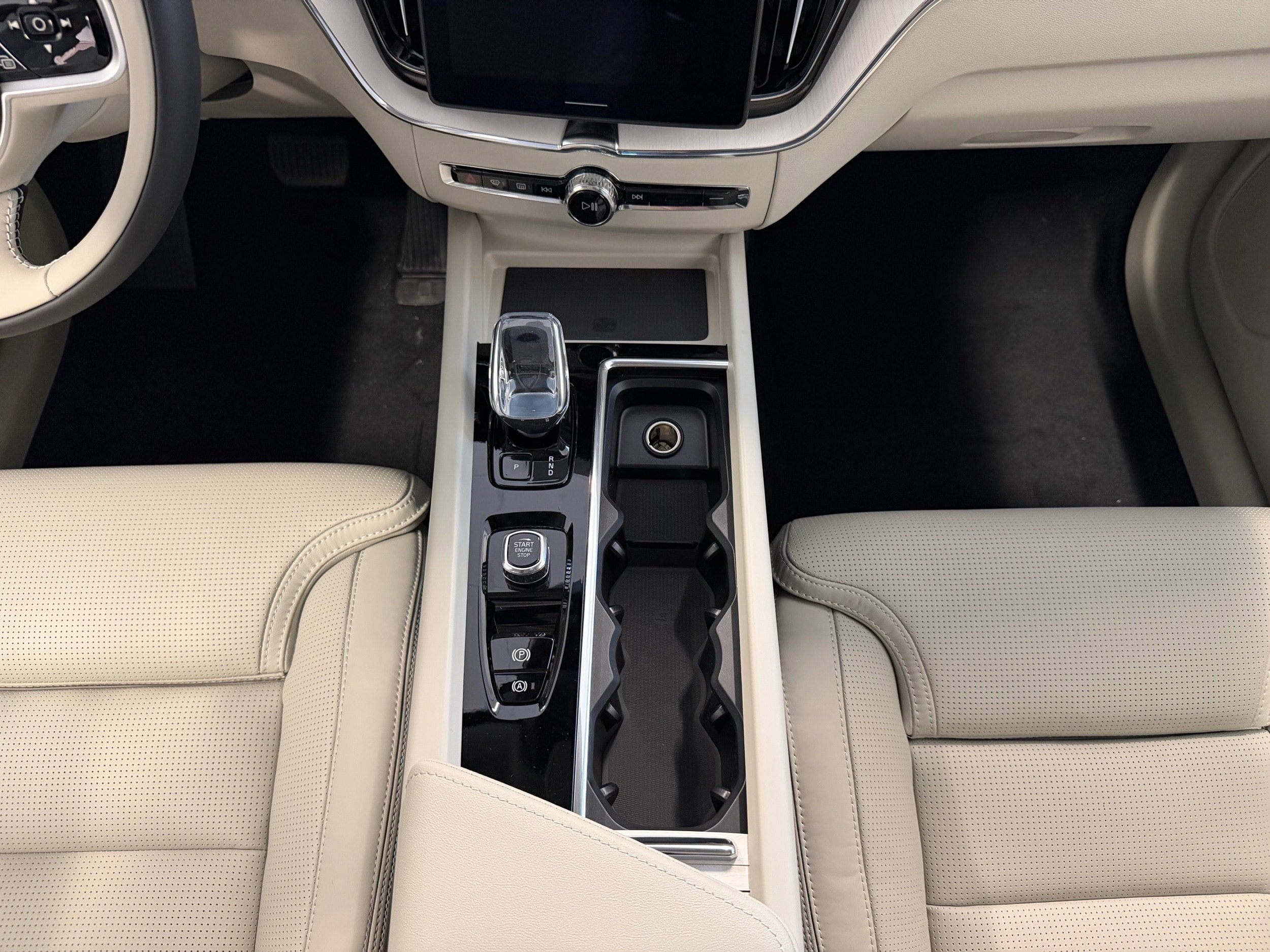 New 2026 Volvo XC60 B5 Ultra w/ Protection Package Premier AWD/4WD image 15